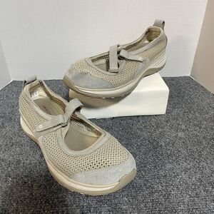Skechers Shoes Womens Size 9.5 Beige Mary Jane Walking Comfort Memory Foam 12909